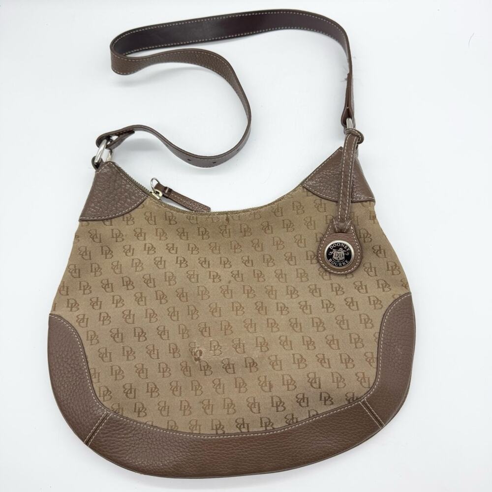 Vintage Dooney & Bourke Y2K Canvas Signature Medium Size Shoulder Bag Brown/Tan‎